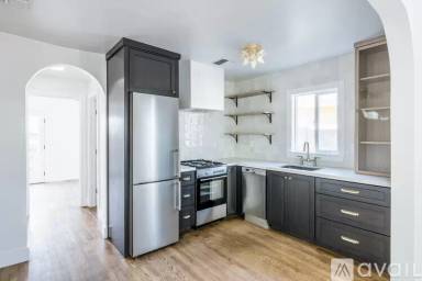 Main picture of 1126 E Polk St