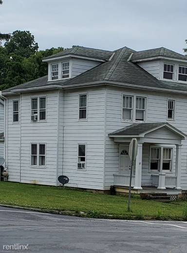 Main picture of 121 W 1st St