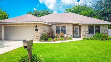 Main picture of 305 Friar Tuck Rd