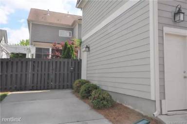 Main picture of 12832 Flagstone Dr