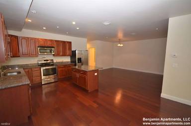Main picture of 324 Broadway