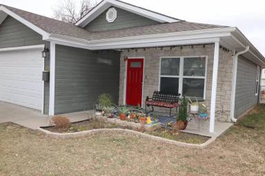 Main picture of 528 W 8th St