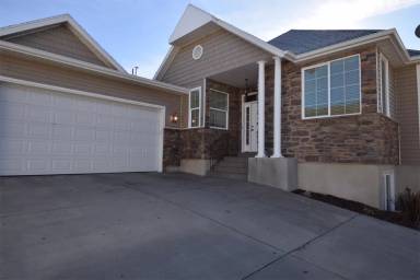 Main picture of 452 Cottage Ct