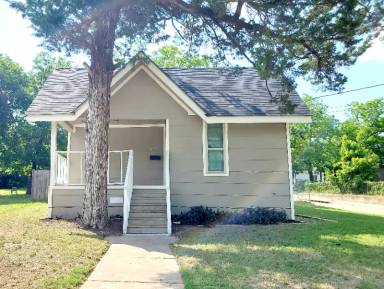 Main picture of 1623 E Waco Ave