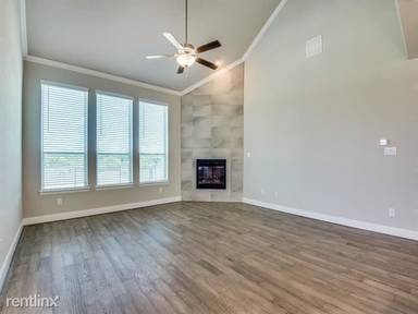 Main picture of 222 Pinyon Ln