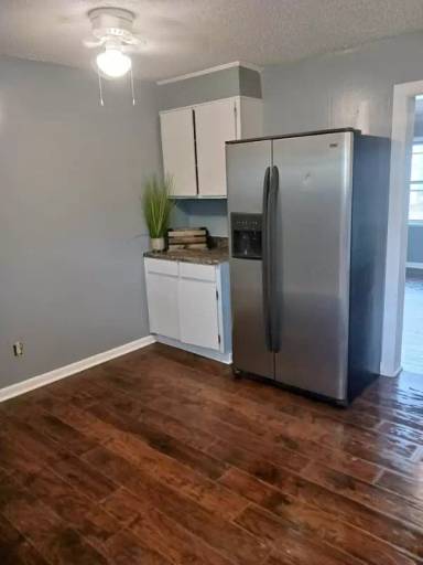 Main picture of 106 S Davis St