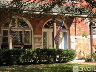 Main picture of 12 Poplar St