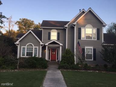 Main picture of 2400 Charleston Sq