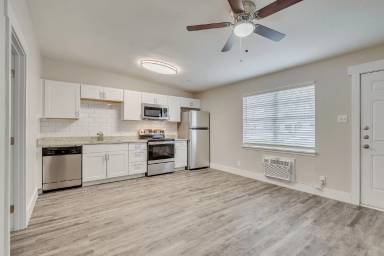 Main picture of 515 N Oak St