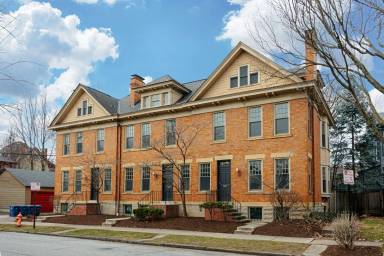 Main picture of 1371 Michigan Ave