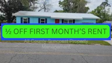 Main picture of 208 NE Rowena St