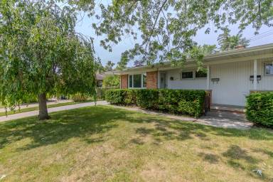 Main picture of 1630 Greenview Dr