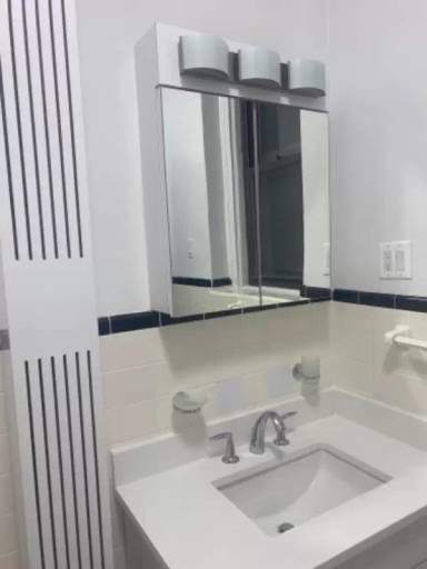 Main picture of 166 W 72nd St