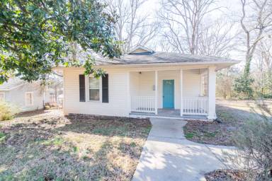 Main picture of 3 Linestowe Dr