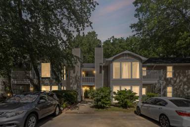 Main picture of 2005 Augusta Dr SE