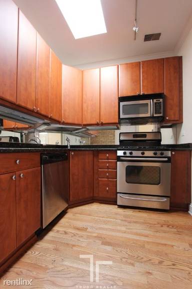 Main picture of 622-26 W Roscoe St