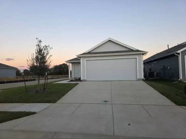 Main picture of 3040 Burmese St
