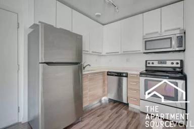 Main picture of 925 W Carmen Ave