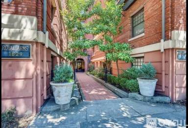 Main picture of Royal Arms Condos