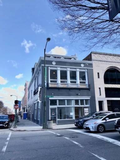 Main picture of 300 E Grace St Apartments