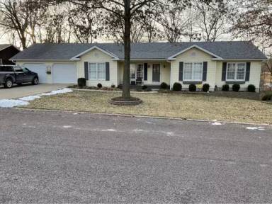 Main picture of 1405 Colonial Dr