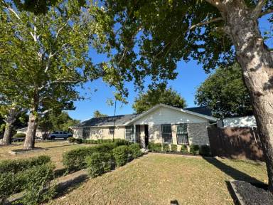 Main picture of 601 Nola Ruth Blvd