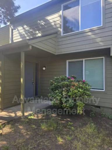 Main picture of 2208 SW Elmwood Dr