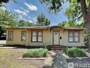 Main picture of 1000 W Avenue D