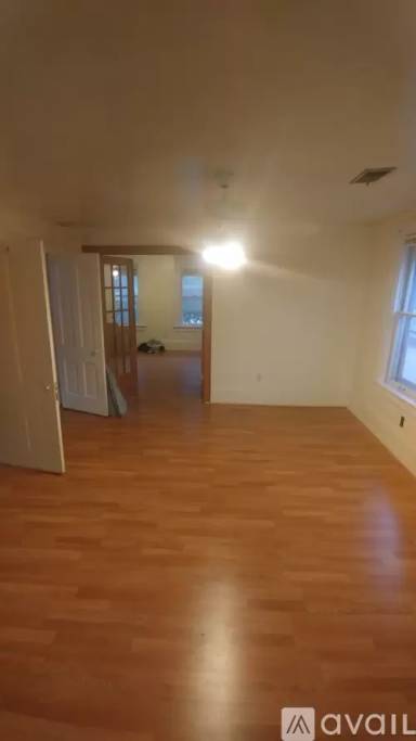 Main picture of 1761 N Marshall St