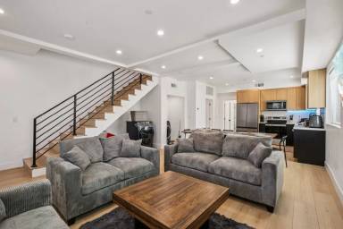 Main picture of 1254 W 36th St