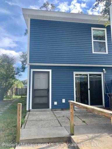 Main picture of 5641 Sycamore St N