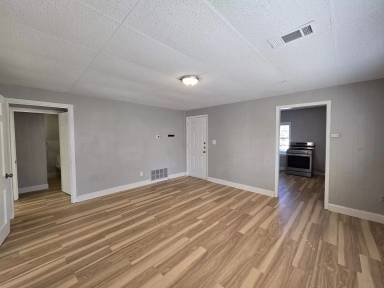 Main picture of 210 W Vardeman Ave