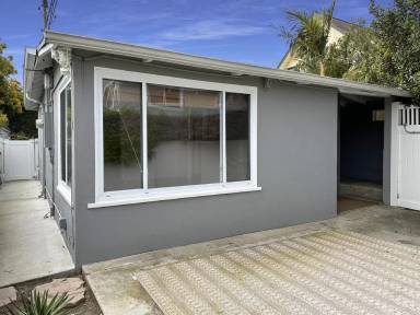 Main picture of 230 W Walnut Ave