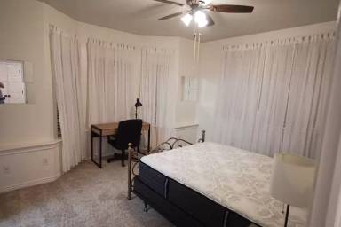 Main picture of 416 N Seven Peaks Blvd