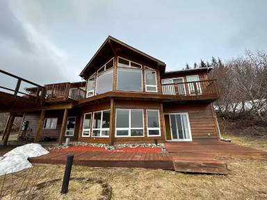 Main picture of 255 Paintbrush St