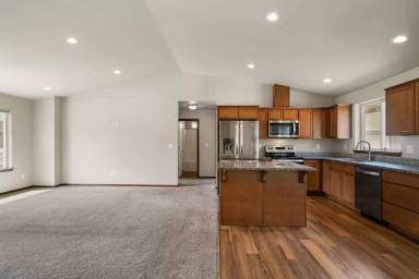 Main picture of 131 George Loop