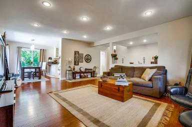 Main picture of 1556 Indiana Ave
