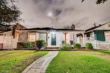 Main picture of 7008 W 85th St