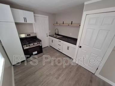 Main picture of 1627 N Valley Ave