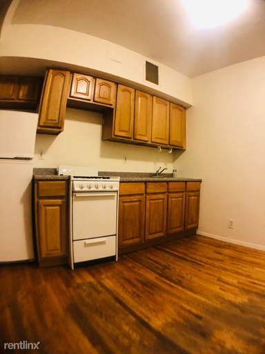 Main picture of 426 E 81st St