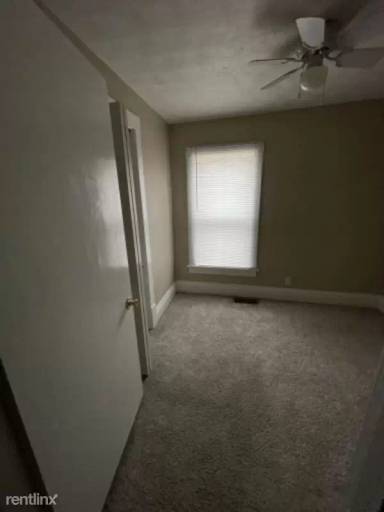 Main picture of 121 W 1st Ave