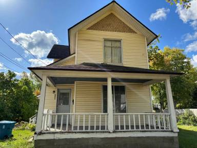 Main picture of 709 W Willard St