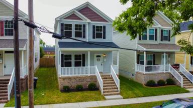 Main picture of 2109 Queen St