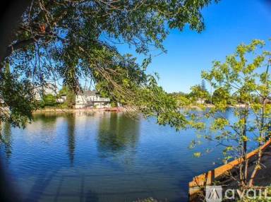 Main picture of 9 S Lake Dr