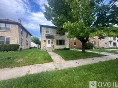 Main picture of 812 S 87th St