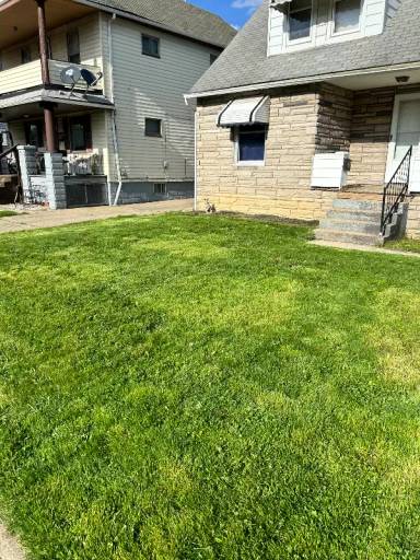 Main picture of 1217 E 168th St
