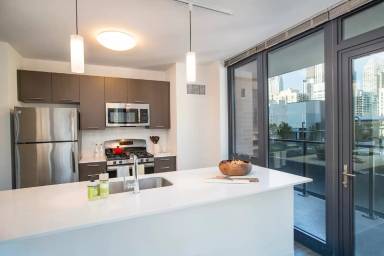 Main picture of 613 N Wells St