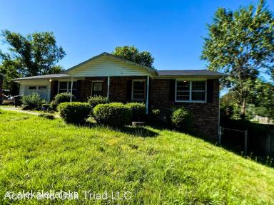 Main picture of 3750 Maverick St