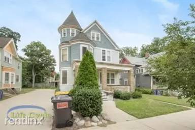 Main picture of 236 Henry Ave SE