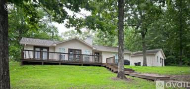 Main picture of 890 Holiday Dr